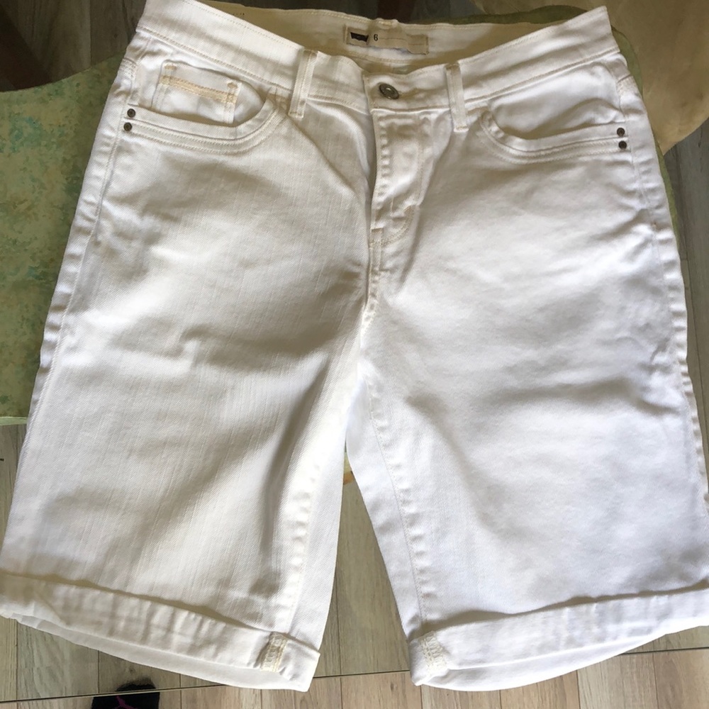 Levi’s White Jean Shorts Size 6